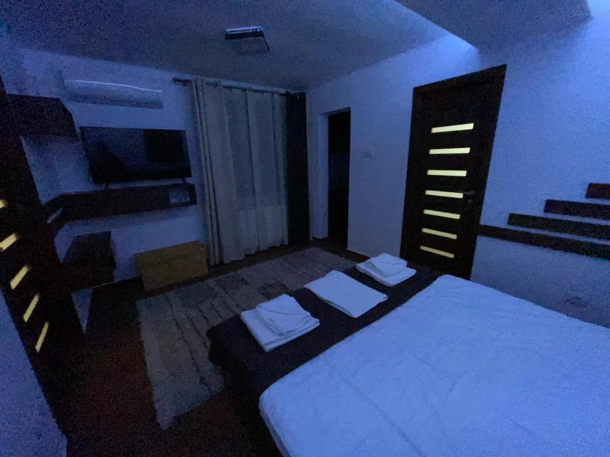 Casa Serena - Garden Stay 布加勒斯特 0*,